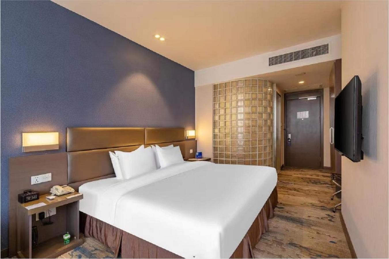 Holiday Inn Express Shenyang North Station By Ihg Exterior photo